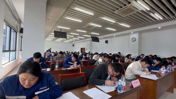 985176587738073.jpg 理論知識考試現場_副本.jpg